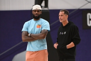 NBA高管：到现在湖人也没宣布过詹姆斯执行了选项 这非常奇怪