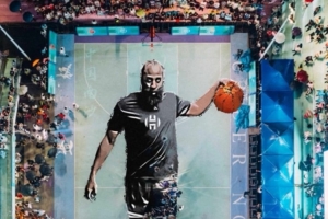 星空体育中国-与哈登冒雨揭幕中国首座巨幅哈登球场！周玲安晒现场活动花絮