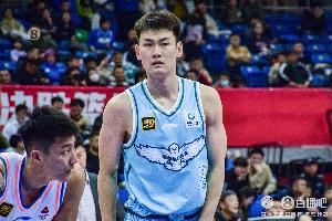 星空体育中国-靠谱火力！王睿泽半场6中4拿到10分 三分4中2