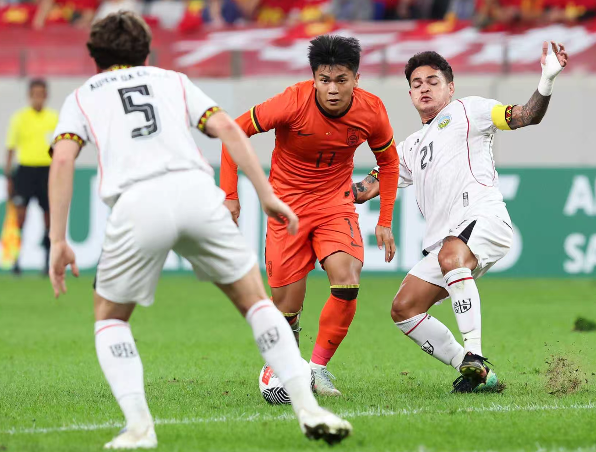 星空体育中国-王钰栋致敬C罗，U23国足2-1东帝汶，最强对手14球狂胜抢占小组第1