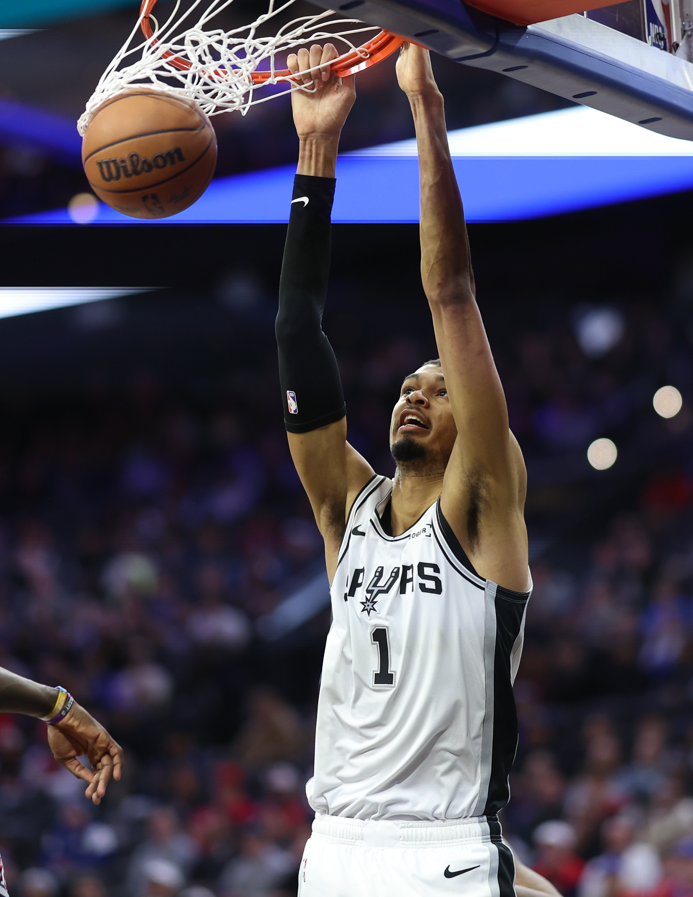 星空体育官网下载入口-文班：上次输给黄蜂我有很大责任 今天我们攻防两端都压制了他们