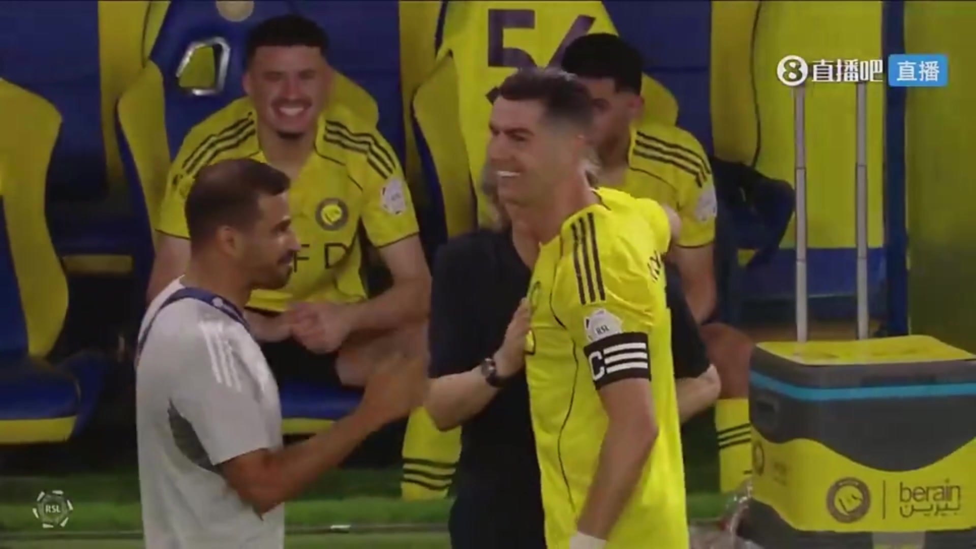 星空体育中国-利雅得胜利主帅询问C罗是否愿意被换下，C罗点头同意